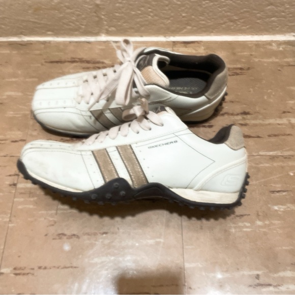 Skechers Other - Men’s Low Top leather off white, lace up Sketchers Sneaker. US size 8